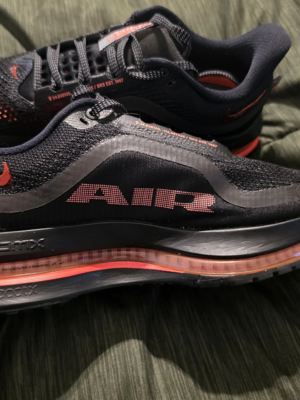 Nike Pegasus Premium. Black And Metallic Red